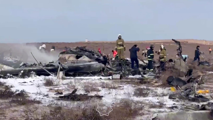 Путин: делаем все, чтобы расследование катастрофы самолета AZAL было объективным - Новости на Вести.ru