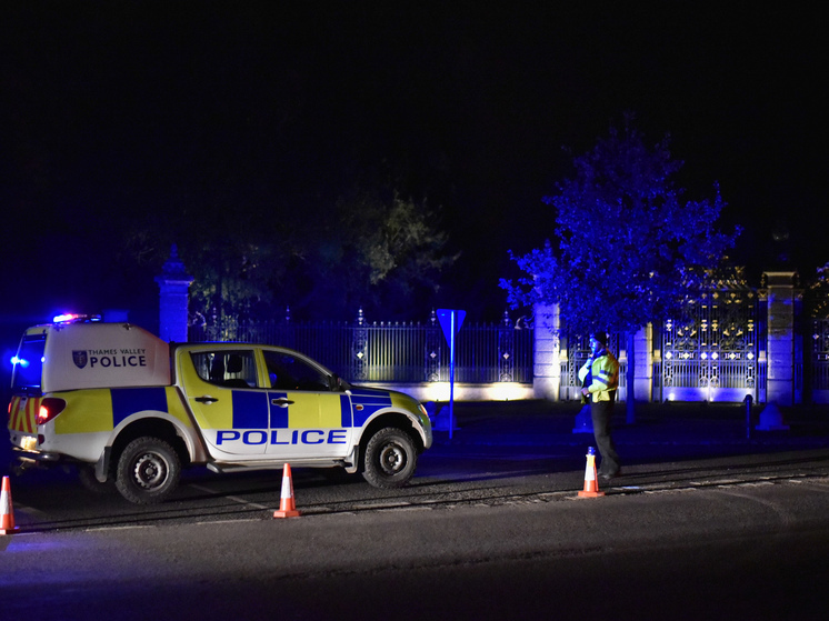 Самолеты столкнулись в аэропорту: крыло врезалось в окно кабины пилотов