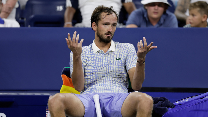 Теннисист Медведев вылетел с парижского Masters в 1/4 финала - Новости на Вести.ru