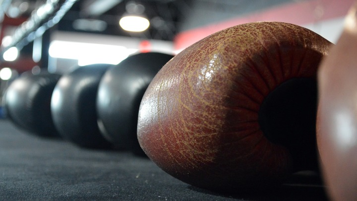 Тренер по боксу Олег Чехов найден мертвым в своей квартире - Новости на Вести.ru