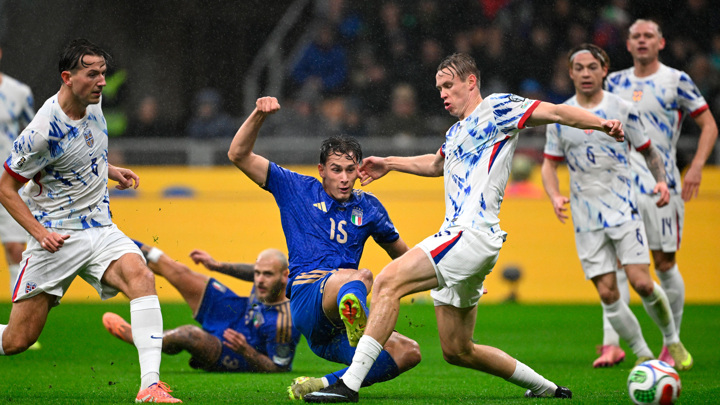 Норвегия вышла на чемпионат мира по футболу, разгромив Италию - Новости на Вести.ru