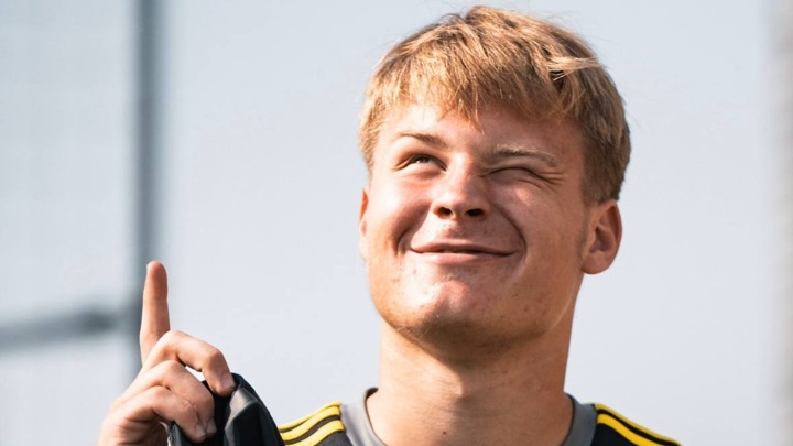 Регбист-"вундеркинд" из России дебютирует во французском топ-клубе в 19 лет - Новости на Вести.ru