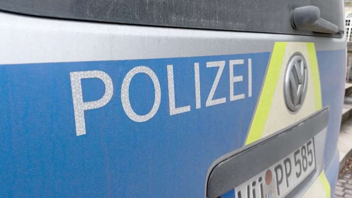 В Германии автобус выехал на тротуар, минимум один человек погиб - Новости на Вести.ru