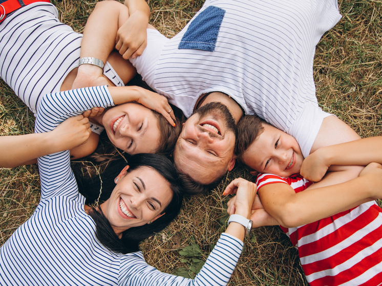 В Госдуме предложили платить одному родителю за уход за детьми