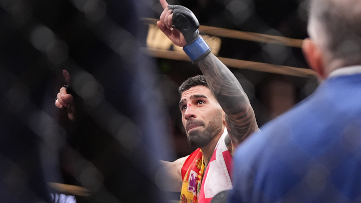 Чемпион UFC Топурия отказался от защиты титула из-за семейных проблем - Новости на Вести.ru