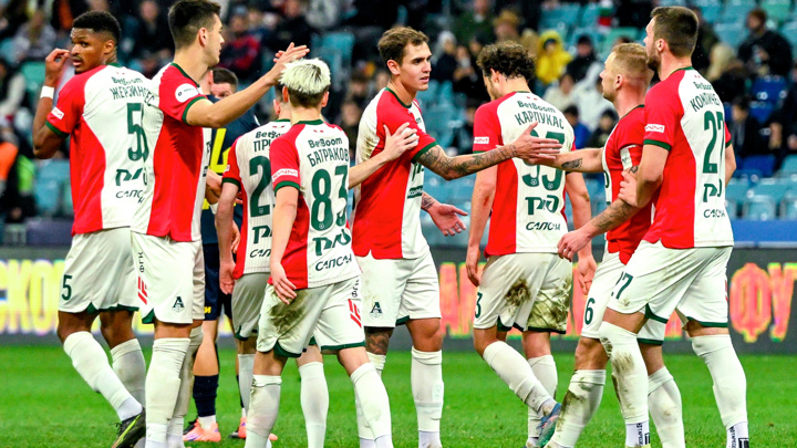 "Локомотив" забил четыре мяча в матче РПЛ против "Сочи" - Новости на Вести.ru