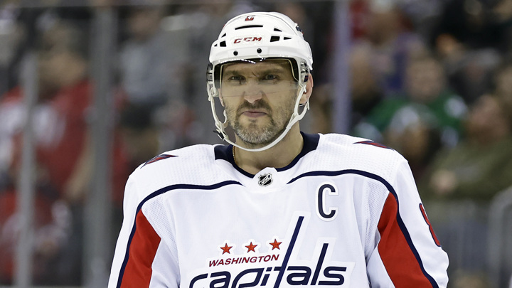 Овечкин начал потасовку, вступившись за одноклубника в матче с "Анахаймом" - Новости на Вести.ru