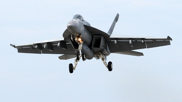 Военные самолеты США кружат в небе у побережья Венесуэлы - Новости на Вести.ru